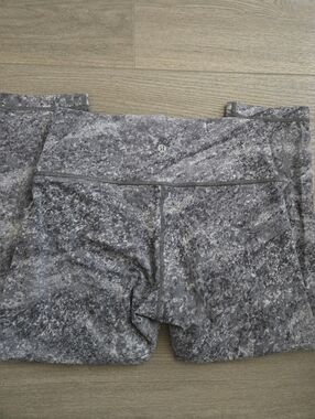 Lululemon Gray Speckled High-Rise Leggings Crop Leggings
